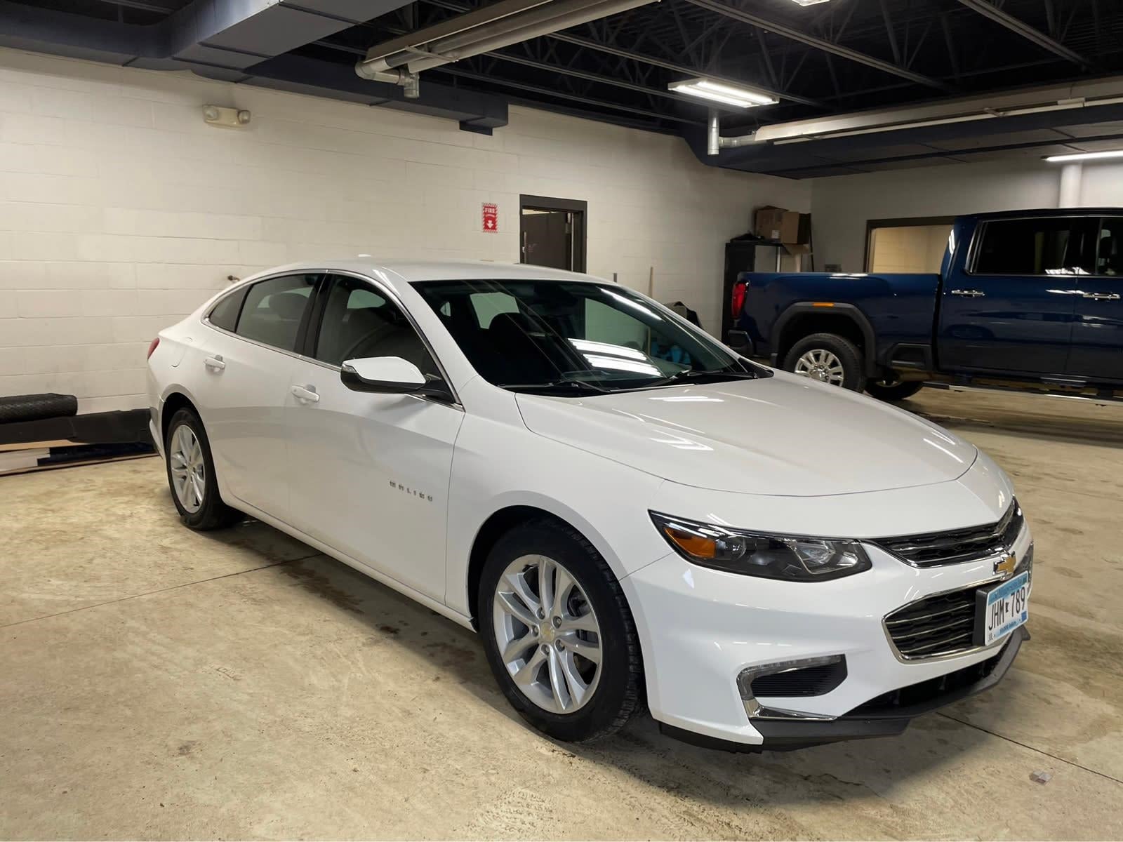 Used 2018 Chevrolet Malibu 1LT with VIN 1G1ZD5ST9JF262638 for sale in New Ulm, Minnesota